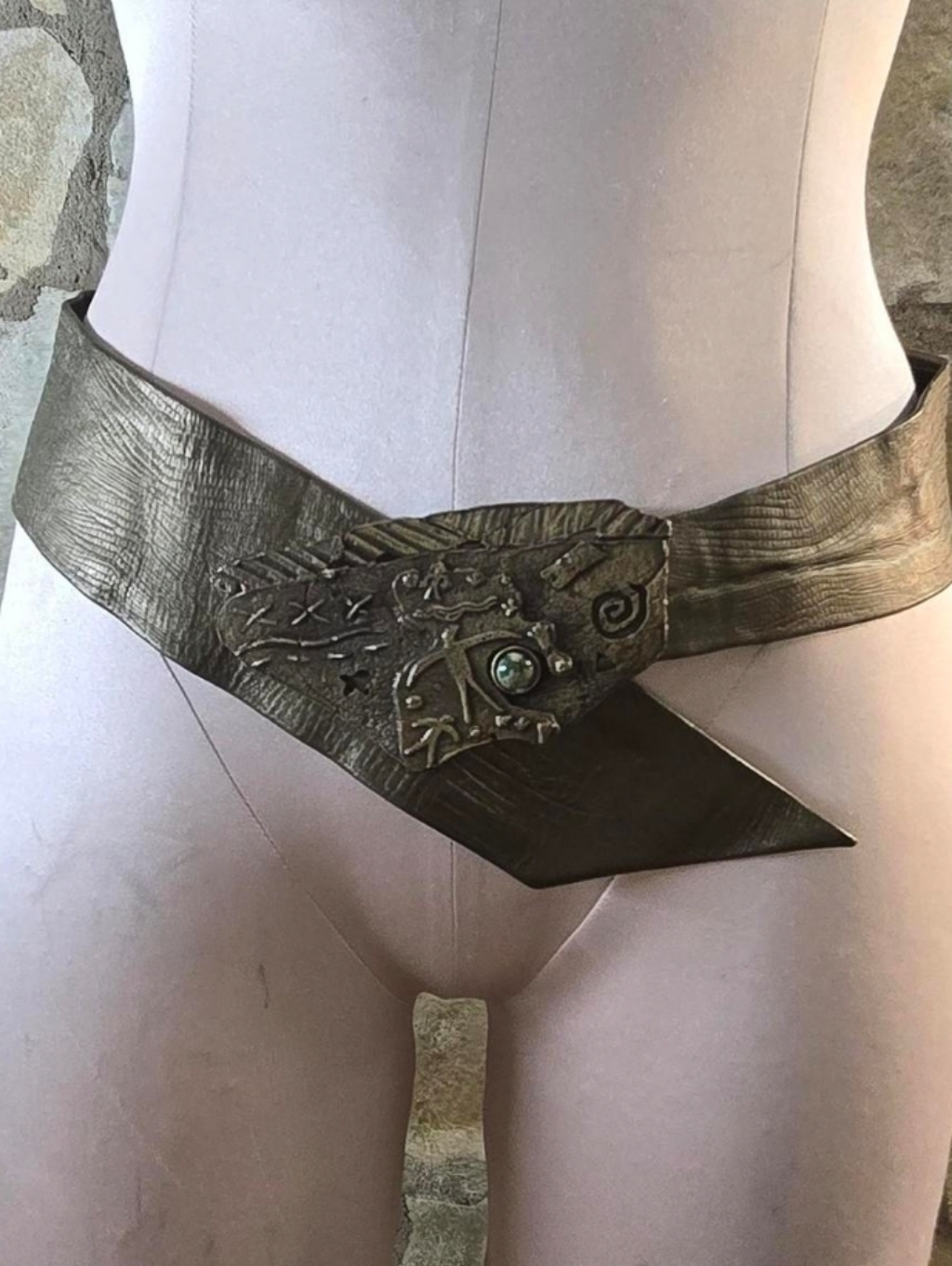 Bronze Leather Sculpted Waist Belt With Decorative Buckle